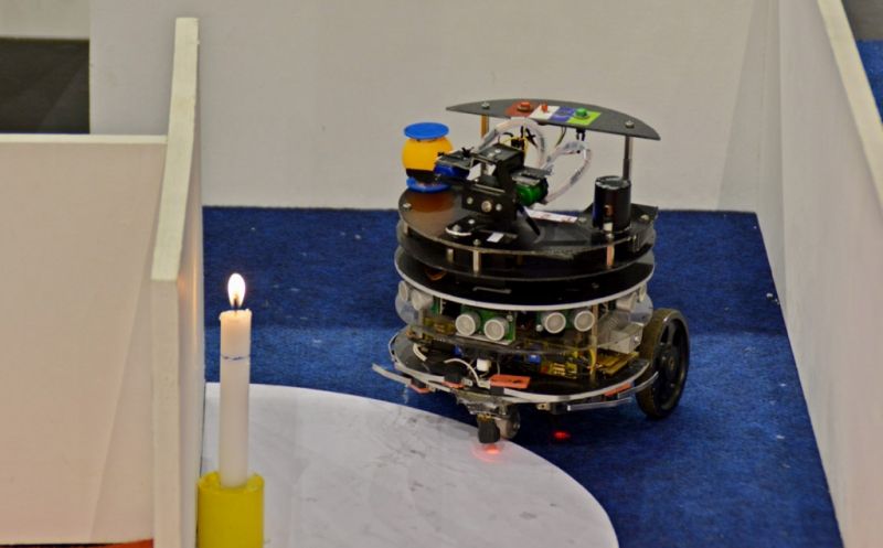 Siswa SMA di Malang Buat Robot Pemadam Api dari Barang Bekas, Karyanya Viral dan Dilirik Industri